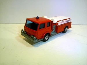 Matchbox 29 Fire Pumper Truck - nMint Lesney Transitional Superfast - Picture 1 of 7