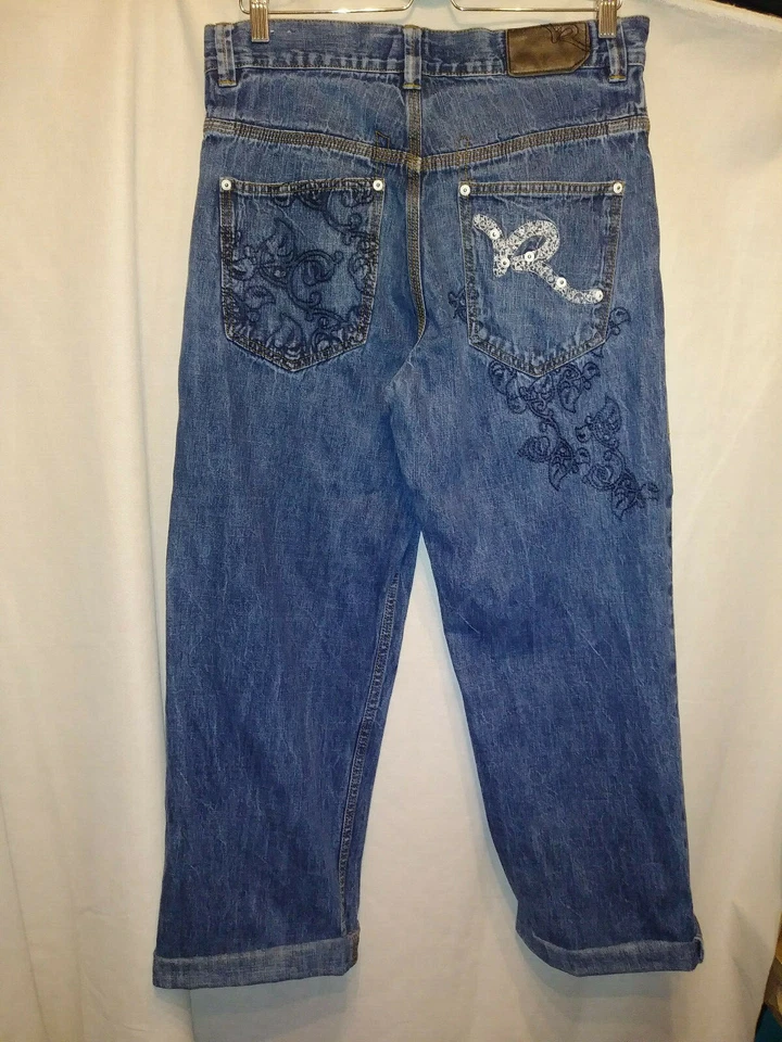 Size 34 Womens Denim Cropped pants Roca Wear embroidered on back 27 inch inseam - Image 1 of 4