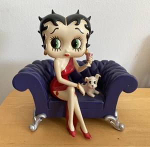 VERY RARE Betty Boop On Settee 22cm Figurine 2018 - Picture 1 of 6