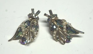 VTG Hollycraft 1957 Blue Aurora Borealis Rhinestone & Sim Pearl Clip Earrings - Picture 1 of 3