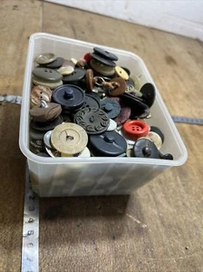 Nr.2 Konvolut alte Vintage Knöpfe verschiedene Nettogewichte 750 Gramm - Bild 1 von 9