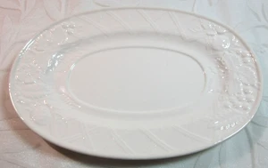 Mikasa ENGLISH COUNTRYSIDE WHITE (DP900)   *1 Gravy Boat Underplate* 9" x 6" EXC - Picture 1 of 4