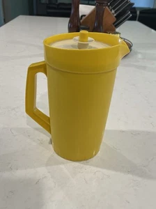 Vintage Tupperware 800-6 2-quart Yellow Pitcher w Push Button Seal Lid - Picture 1 of 11