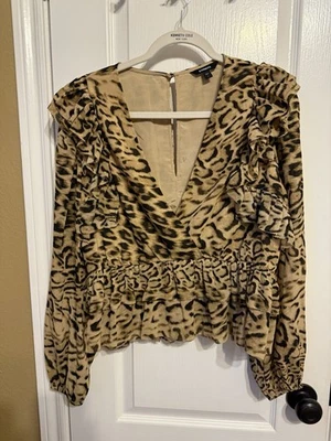 Express 豹纹荷叶层长袖荷叶边大码衬衫 — 第 1/4 张图片