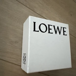 LOEWE leere Geschenkbox für Gürtel Geldbörsen Accessoires Schmuck weiß Papier Karton - Bild 1 von 7