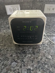 Vintage Sony Dream Machine Cube Digital Alarm Clock Radio ICF C121 White 1988 - Picture 1 of 3