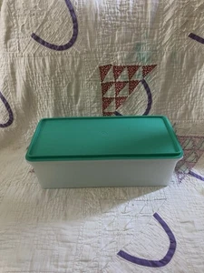 Tupperware Jumbo Bread Server Keeper Storage Container Green Lid cookies brownie - Picture 1 of 19