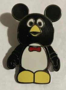 MICKEY MOUSE PENGUIN 2010 BOW TIE DISNEYLAND DISNEY DLR TRADING PIN - Picture 1 of 2