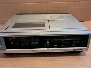 RARO Reproductor/VCR VHS Hitachi Top-Loading Video Deck - VT-9500E SIN PROBAR - Imagen 1 de 7
