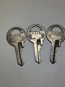 LOT of 3 Vintage Old Antique Original Master Lock Keys #2316 - Picture 1 of 2