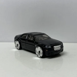2005 05 Chrysler 300C HEMI Collectible 1/64 Scale Diecast Diorama Model - Picture 1 of 4