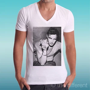 T-SHIRT UOMO a V " YOUNG MARLON BRANDO SMOKE " IDEA REGALO ROAD TO HAPPINESS - Imagen 1 de 1