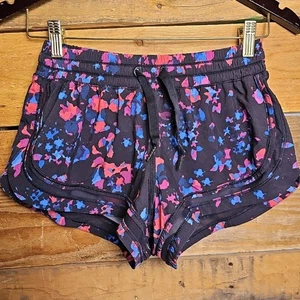 Pantalón Corto Lululemon Make A Move Talla 6 Dandy Digie Multi EXCELENTE ESTADO 3" Inse - Imagen 1 de 10