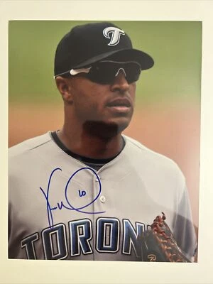 VERNON WELLS TORONTO BLUE JAYS SIGNED AUTOGRAPHED 8x10 PHOTO - Image 1 of 2