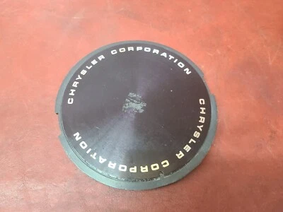 Tapa central de rueda de aleación de 14" Chrysler Le Baron / New Yorker OEM 4284254 #2A-10 Foto 1 de 4