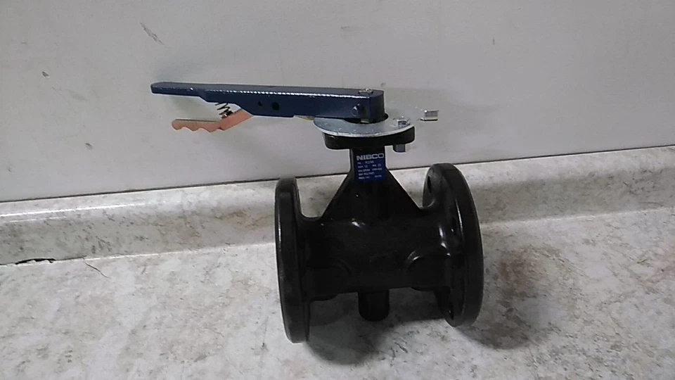 Válvula mariposa estilo brida Nibco FC27653 21/2 2-1/2 pulgadas tamaño tubo 200 PSI máximo Foto 1 de 4