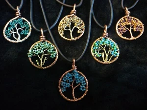 Collar/colgante árbol de la vida con cuentas envoltura de alambre hecho a mano con cordón de cuero  - Imagen 1 de 7