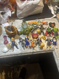 Konvolut Vintage Dragon Ball Z Action Figuren und Fahrzeuge Konvolut 90er & 00er - Bild 1 von 14