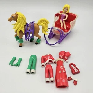 Polly Pocket Snow Day Schlitten Puppe Pferd Spielset viel Zubehör 2004 Winter - Bild 1 von 8