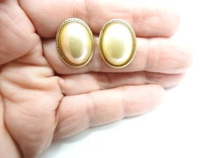 Signed Napier Off White Faux Pearl Oval Gold Tone Metal Pierced Earrings Vintage - Picture 1 of 4