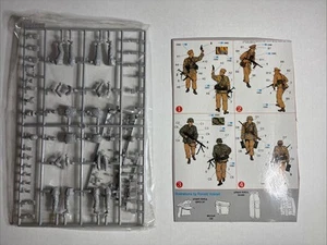 Dragon # 6036 Hermann Goering Division Soldiers Tunisia 1943 1/35 Scale Modelkit - Picture 1 of 3