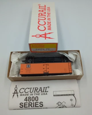 HO Accurail 4808.2 Santa Fe Wood Side Reefer SFRD #22808 RTR- Broken Step - Image 1 of 4