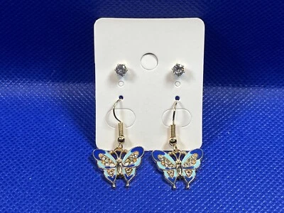 Pendiente colgante mariposa circonita cúbica dorada esmalte azul y perno de circonita cúbica Foto 1 de 4