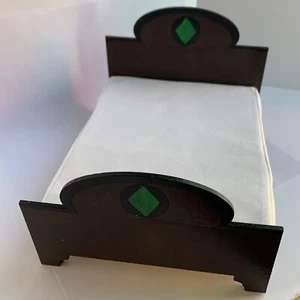 Cama y colchón Art Deco casa de muñecas miniatura hecha a mano escala 1:12 diamante verde - Imagen 1 de 10