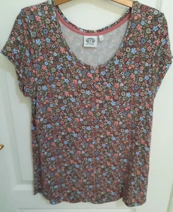 Ladies T shirt Genuine Animal Item Pretty Flower Print & Button Details Size 10 - Picture 1 of 9