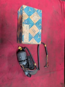 Mercedes-Benz Headlamp Wiper Motor Assembly – NOS – Part No. 001 820 13 42 - Bild 1 von 6
