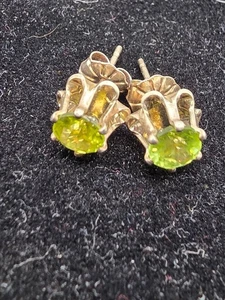 Green Peridot Gemstone 925 Sterling Silver Women Stud Earrings - Picture 1 of 6