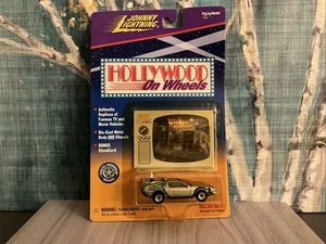 JOHNNY LIGHTNING HOLLYWOOD ON WHEELS BACK TO THE FUTURE DELOREAN NEW MOC - Picture 1 of 5