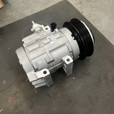 Compresor de aire acondicionado Ford 09-10 F-250/F-350 Super Duty Motorcraft YCC-318  Foto 1 de 4