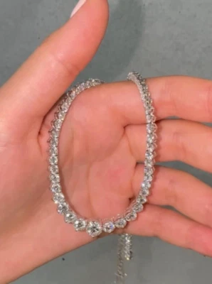 Conjunto de collar de tenis de tres puntas de diamantes creados en laboratorio redondo de 12 quilates de plata 925 de 18" Foto 1 de 4