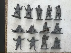 Airfix Plastic Toy Soldiers WWII US Paratroops x13 1/32 Scale 54mm - Picture 1 of 1
