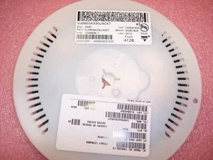 QTY (3000) 33pf 200V 5% COG 0805 CERAMIC MLCC CAPACITORS VJ0805A330JXCAT VISHAY - Picture 1 of 2