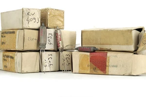 ONE CV4093/5678/DF60 NOS BRITISH Tube Röhre 진공관  Lampe TSF Valve Valvola 真空管 - Picture 1 of 1