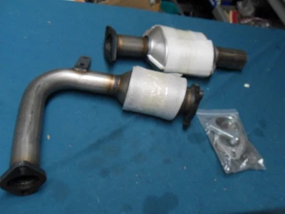 Каталитический конвертер для 2008-2012 Chevrolet Malibu и 2009 Saturn Aura 2,4 л EPA - Изображение 1 из 4