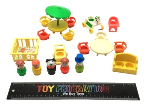 1970 Fisher Price Toys Little People NUSERY, FAMILY AREAS & FIGURES Lot - Picture 1 of 9