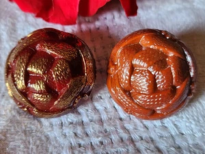 Duo boutons anciens en verre marron travaillé diamètre 1,7 cm D19D - Picture 1 of 5