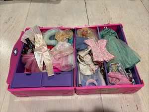 Barbie Mattel Deluxe Trunk 1991-Twist ‘n Turn 1966 Doll-outfits-accessories 100+ - Picture 1 of 24