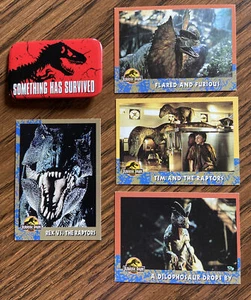 JURASSIC PARK “SOMETHING HAS SURVIVED” PROMO MOVIE BUTTON PIN + TOPPS Cards - Picture 1 of 3