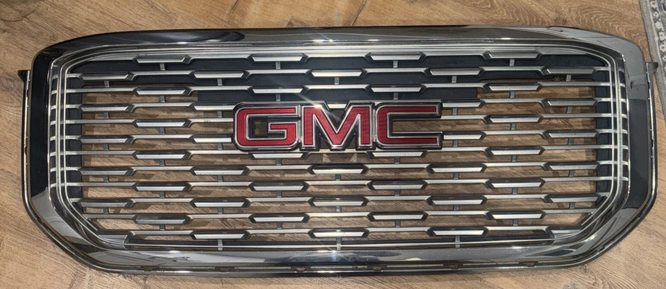 GMC YUKON DENALI 2015-2020 parrilla montaje OEM parrilla cromada con emblema 84316391 Foto 1 de 4