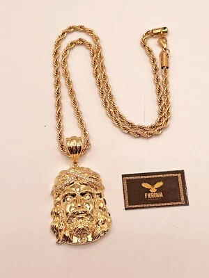 Collana in ottone placcato in oro con ciondolo cristo e cubic zirconia anallerg. - Immagine 1 di 2