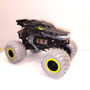 Batman Truck Monster Jam Series 19 1:24 Scale 2023 Spinmaster great - Picture 1 of 5