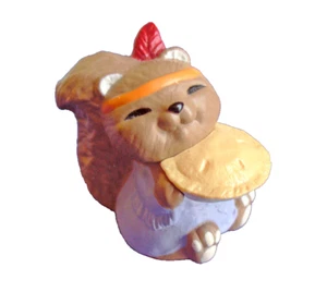 Hallmark MERRY MINIATURES Thanksgiving Vintage SQUIRREL PIE 1993 Figurine NEW - Picture 1 of 3