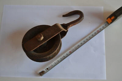 Ancienne Poulie avec crochet atelier usine industriel deco loft vintage - Photo 1/4