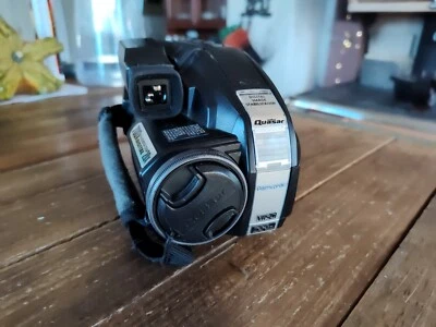 Quasar Camcorder 700X Hi-Def Zoom 20X Digital VM-L152 Palmcorder VHS-C PARTS - Image 1 of 4