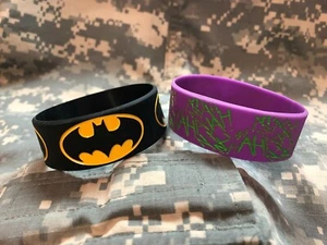 2x COMICBUCH HELDEN / SCHURKEN Silikon Armband 1" breit Veteranen betrieben - Bild 1 von 18