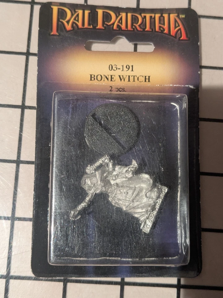 Figura de metal miniatura fantasía bruja hueso Ral Partha 03-191 Foto 1 de 1